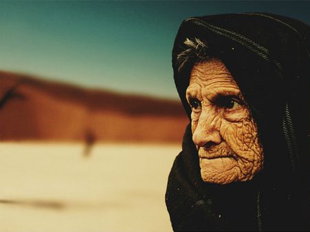 ৮. বাবা-মাকে দুঃখ দেবে তার সন্তানেরা: