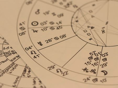 ৯. কুষ্টির ষষ্ট এবং দশম ঘর: