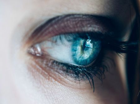 ৯. দৃষ্টিশক্তির উন্নতি ঘটে: