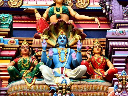 ৬. বিষ্ণু সহস্রনাম জপ করতে হবে: