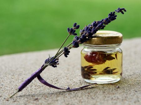 ৯. ল্যাভেন্ডার তেল:
