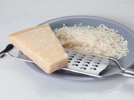 ১. চিজ থেকে দূরে থাকুন: