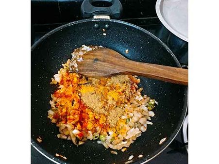 ৯. অ্যালার্জি হয় এমন খাবার খাবেন না: