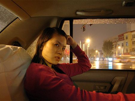 নিশ্চিত করুন যে তিনি অফিস ক্যাব থেকে নামার সর্বশেষ নয়