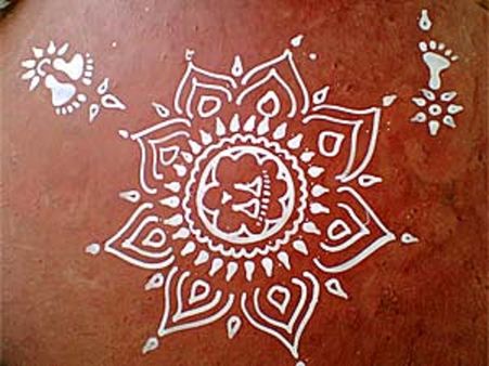 সুন্দর আল্পনা দিতে পারেন