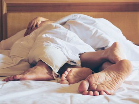 ২) মিলনের সময় কী করবেন না সে সম্পর্কে জানান