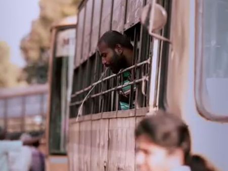 ১৩) যেখানে সেখানে থুথু ফেলবেন না