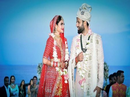 একে অপরের সংস্কৃতি বোঝার চেষ্টা করুন