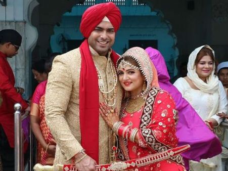 সমাজের কথায় কান দেবেন না