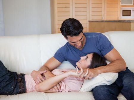 ২) একে অপরকে সারপ্রাইজ দিন 