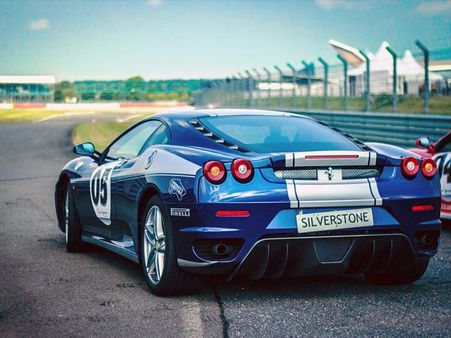 স্টিয়ারিং হুইল এবং গিয়ার