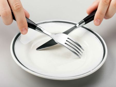 ২) খাবার খাওয়া এড়িয়ে যাবেন না