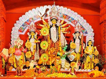 গ) দণ্ড বা গদা 