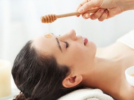 ব্রণ কমাতে মধু ব্যবহার করুন