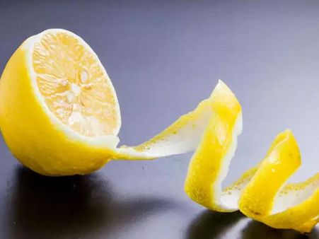 লেবুর খোসা এবং কাঁচা দুধ