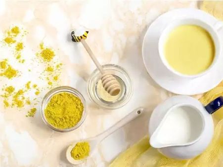 বাদাম বা নারকেল তেল এবং বেসন দিয়ে বডি পলিশ করুন