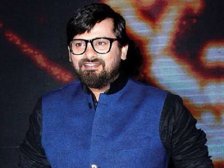 ৩) ওয়াজিদ খান ৩) ওয়াজিদ খান