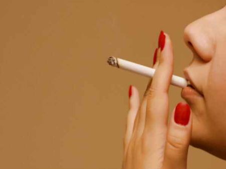 ৭) ধূমপান থেকে দূরে থাকুন 