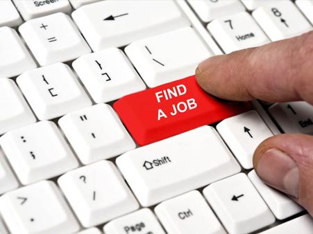 ৭) জব হান্ট