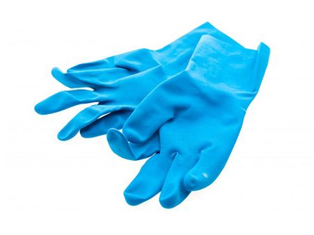 ২) হাতে গ্লাভস পরে থাকুন