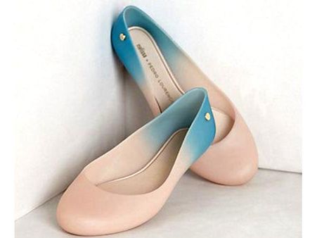 ৮) বর্ষার জুতো ব্যবহার করুন