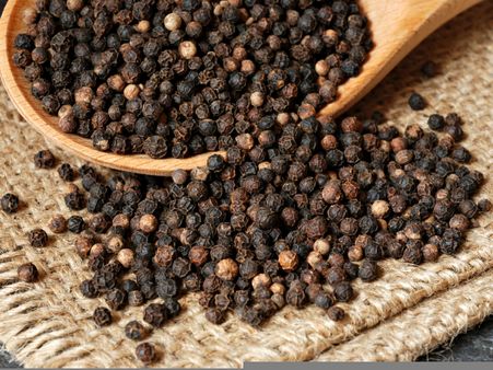 ৩) গোলমরিচ