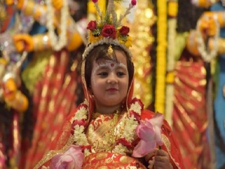 ৪) কুমারী পুজো