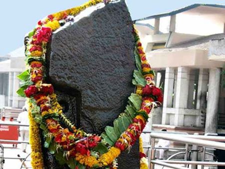 জলে কালো তিল মিশিয়ে স্নান করুন