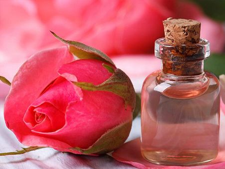 বেসন, হলুদ ও গোলাপ জল