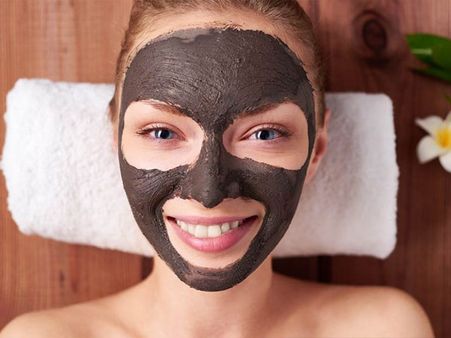 ৩) ত্বকে পুষ্টি যোগানোর জন্য 