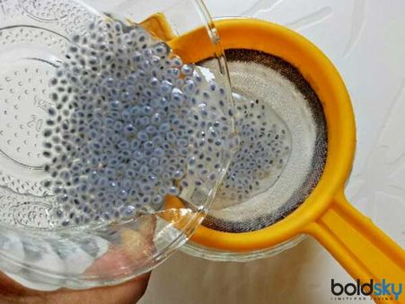 চিয়া সিড, অলিভ অয়েল ও মধুর প্যাক