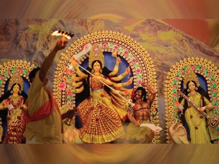 মা দুর্গার আগমন ও গমন 