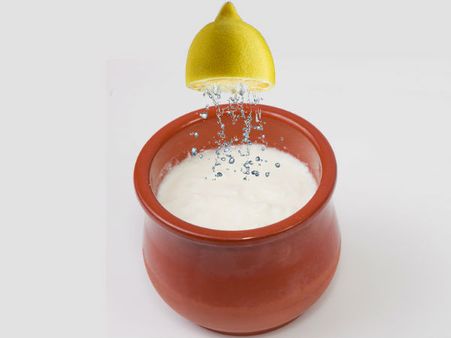 লেবুর রস এবং দই