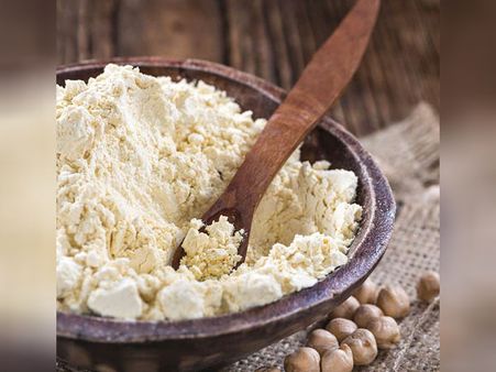 চুলে বেসন ব্যবহারের উপকারিতা চুলে বেসন ব্যবহারের উপকারিতা