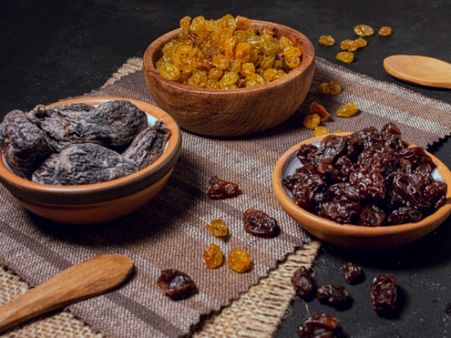 কিশমিশ এবং খেজুর