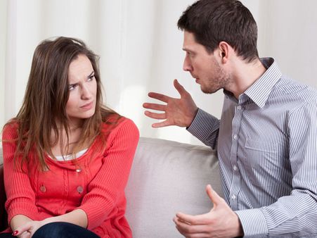 বয়স্ক ব্যক্তি এবং মহিলাদের অসম্মান করা