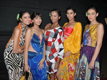 Women On The Beach Women On The Beach