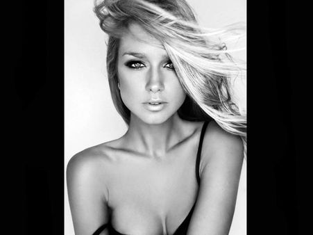 Miss Universe Australia, Renae Ayris