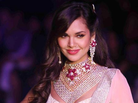 Esha Gupta's Bib Necklace