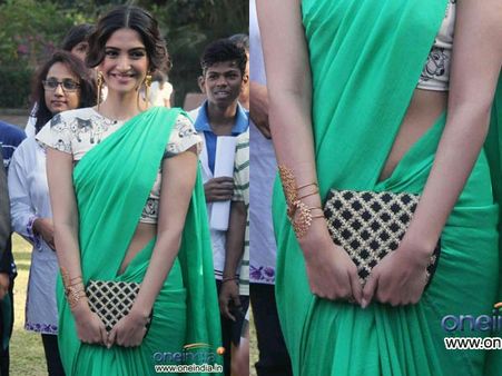 Printed black clutch Printed black clutch