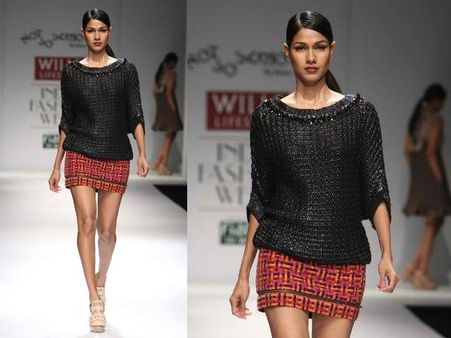 Pallavi Mohan: Black Sweater n Checked Skirt