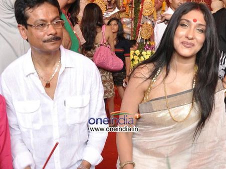  Rituparna's Massive Bindi