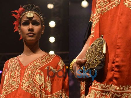 Roundish Black Clutch Roundish Black Clutch