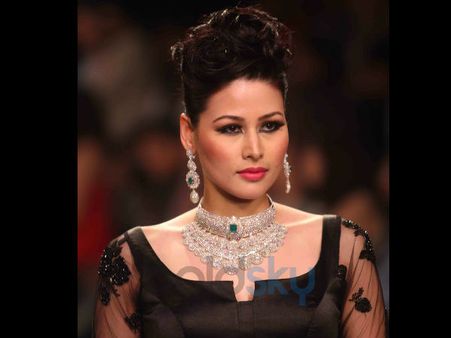 Diamond and Emerald Rani Haar