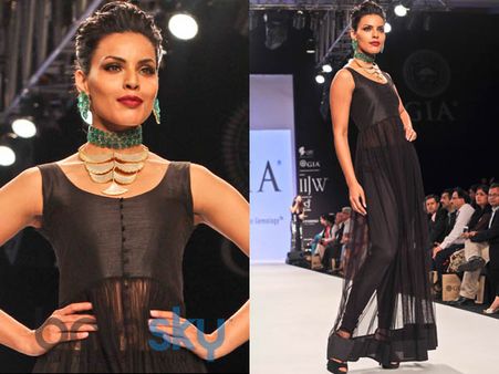 Emerald n Shell Necklace