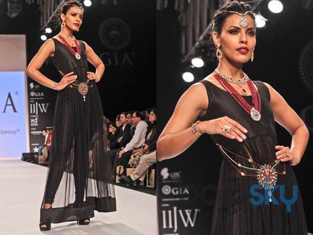 Diamond n Beaded Neckpiece