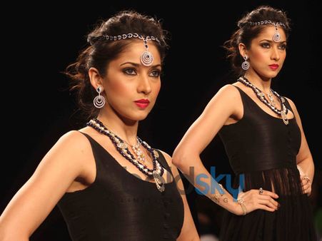 Sapphire n Diamonds Tiara