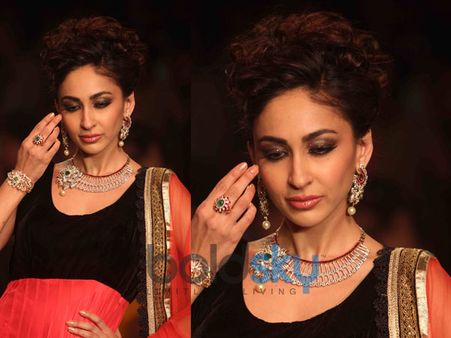 Floral Pearl Necklace Floral Pearl Necklace