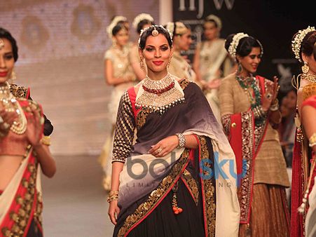 Pearl Collar Necklace Pearl Collar Necklace