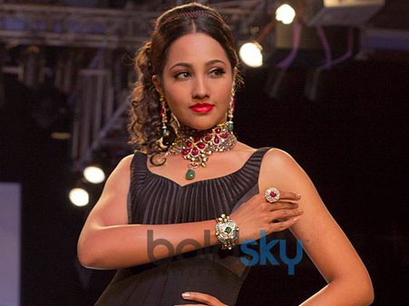 Diamond With Ruby Flowers